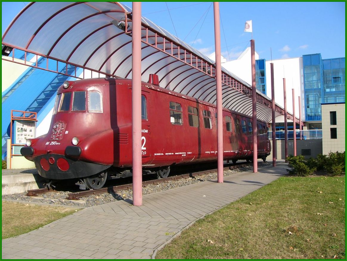 Locomotive-cz-M290-001.jpg